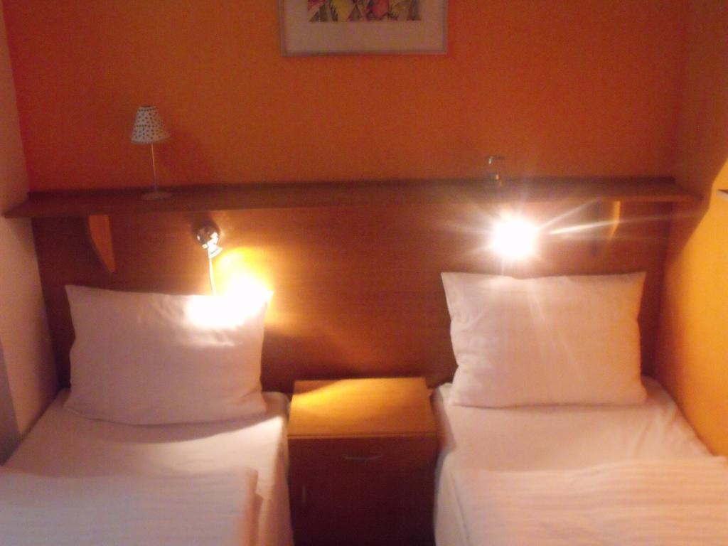 Abádszalóki Vitorlás Vendégház Chambre photo