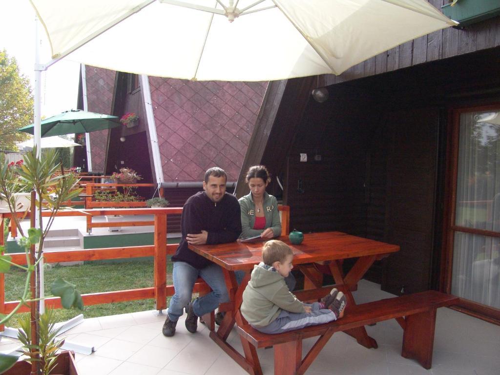 Abádszalóki Vitorlás Vendégház Extérieur photo